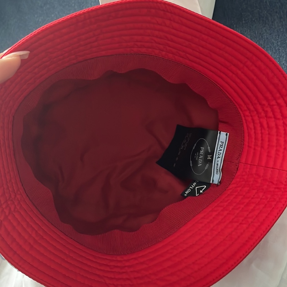 Red Prada bucket hat - Picture 3 of 7